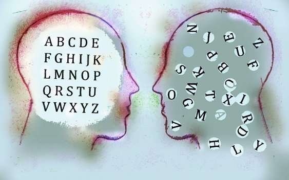 Kopfprofile mit Buchstaben