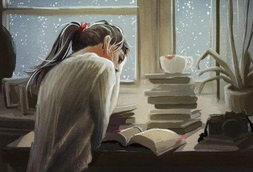 Eine Frau liest vor einem Stapel Bücher