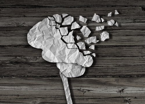 Gehirn in Stücken aus Papier