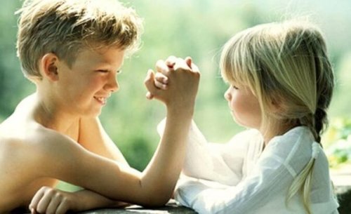 Wie ältere Geschwister gleichzeitig Superhelden und beste Freunde sind