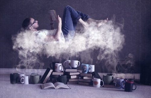 Ein Mann liest auf einer Wolke über Kaffee
