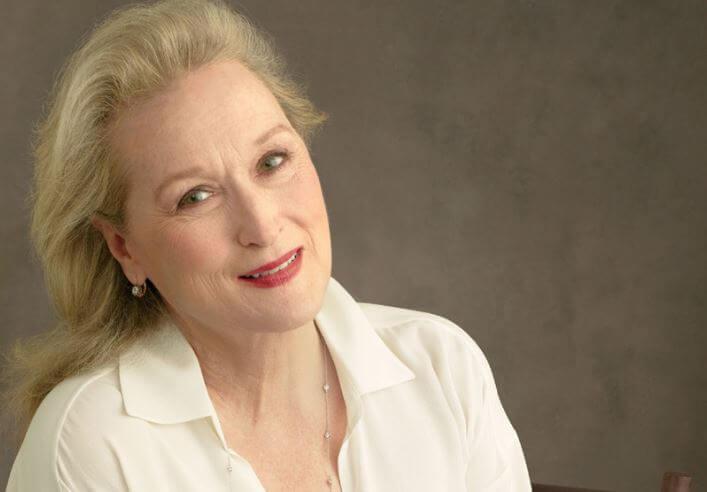 Meryl Streep in weißer Bluse mit roten Lippen