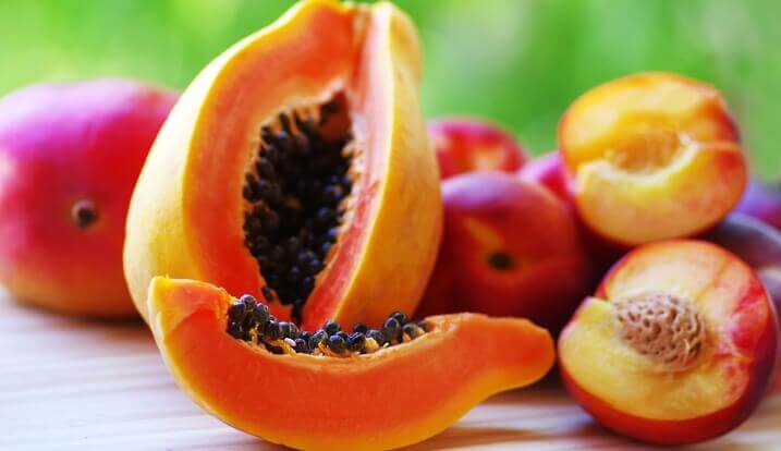 Papayas und Pfirsiche