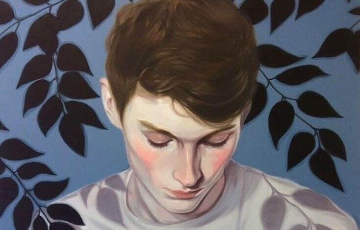 Trauriger Mann blickt nach unten