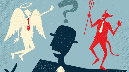 Ein Mann ist verwirrt. Er wird vom Engelchen an seiner rechten Seite und vom Teufelchen an seiner linken Seite beeinflusst.