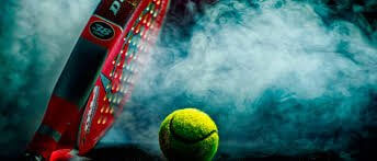 Tennisschläger und -ball