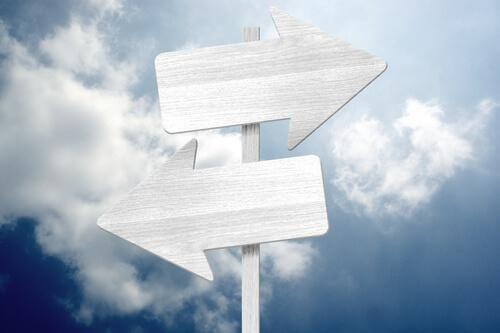 Pfeile, die in verschiedene Richtungen zeigen