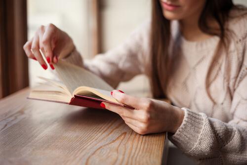 4 Bücher, die gegen Liebeskummer helfen