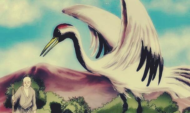 Greis zusammen mit Kranich in den Bergen