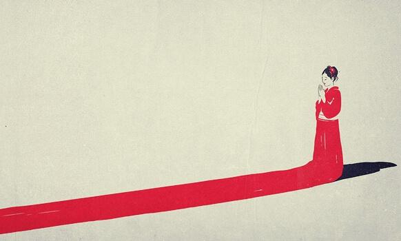 Japanische Frau in rotem Gewand