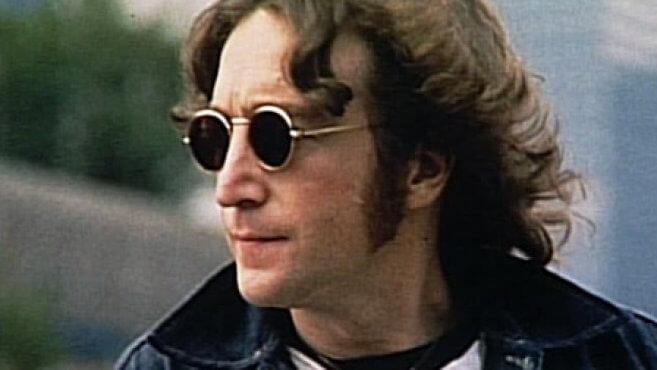 John Lennon mit Sonnenbrille
