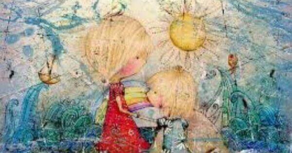 Zwei kleine Mädchen spielen.