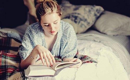 Lesen vor dem Schlafengehen: Eine Gewohnheit, die dein Gehirn lieben wird