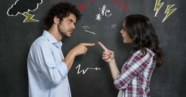 Ein Mann und eine Frau streiten sich. Es sieht aus wie psychologische Manipulation.