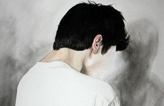 Junge, dessen Gesicht kaum erkennbar ist