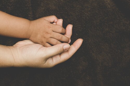 Einflüsse auf das Bindungsverhalten von adoptierten Kindern
