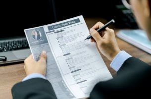 Tipps für einen besseren Lebenslauf - Lebenslauf wird gelesen
