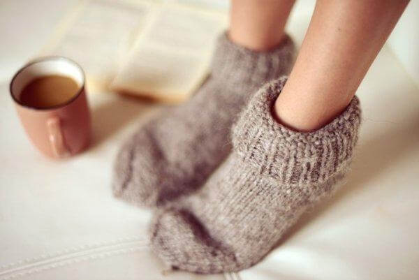 Dicke Socken und ein Heißgetränk