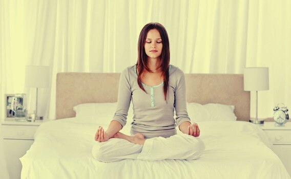 Diese Entspannungstechniken helfen dir, besser zu schlafen