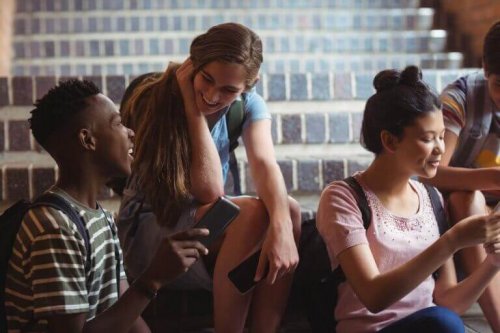 Freunde reden miteinander