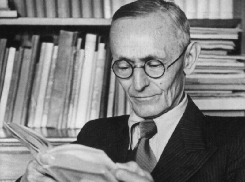 Hermann Hesse ist der Autor von "Der Steppenwolf"