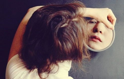 Wie erkennen wir, dass wir unsere Traurigkeit verstecken?