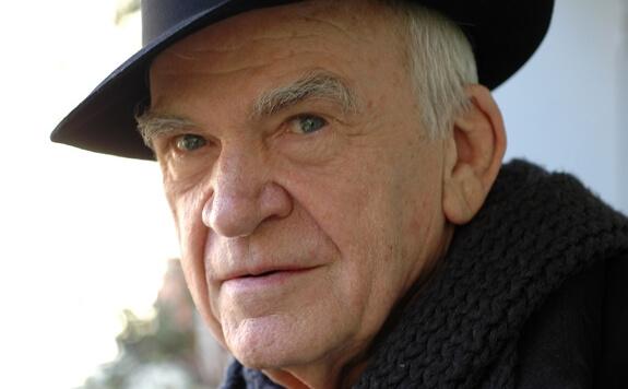 Milan Kundera mit Hut