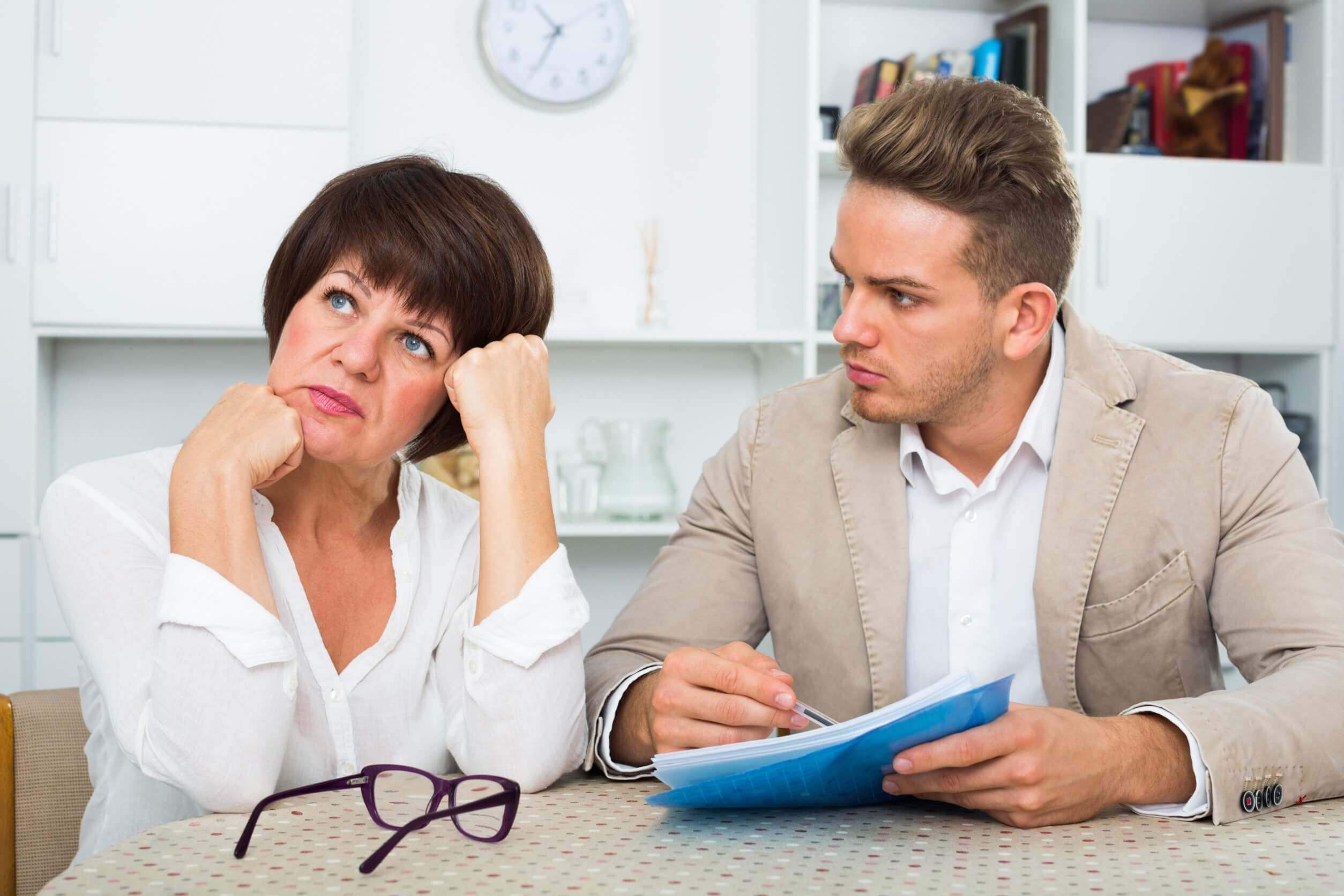 Sohn kontrollierender Mutter