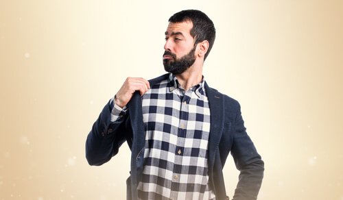 Das Bild zeigt einen scheinbar stolzen Mann.