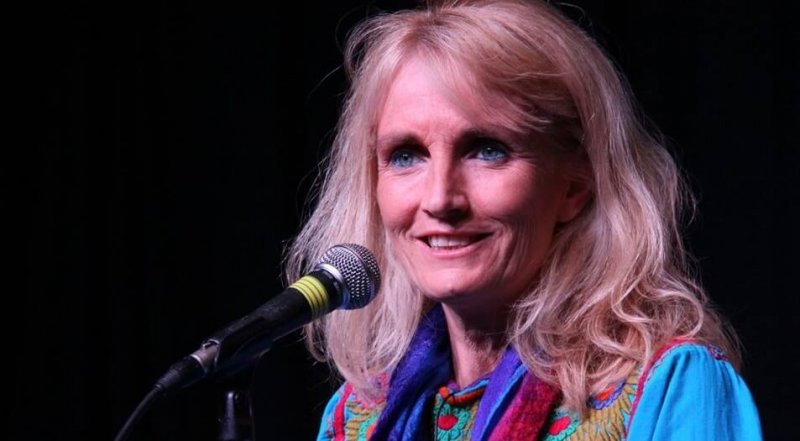 7 Zitate von Suzanne Powell über die Weisheit und Liebe, die dich inspirieren werden