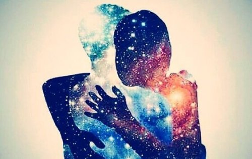 Sternenbilder in Menschenform umarmen sich.