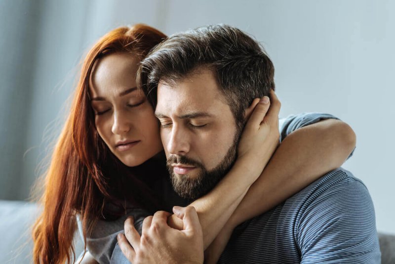 Eine toxische Ehe ist oft mit emotionaler Abhängigkeit verbunden