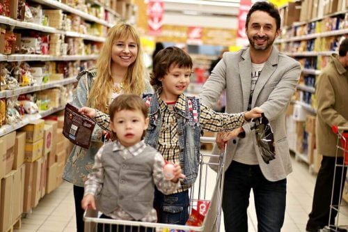 Familie ist einkaufen