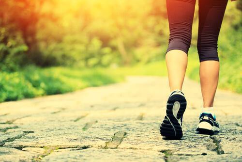 Fünf Vorteile von Spazieren für die Fitness