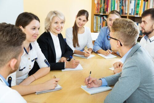 Was ist der Zusammenhang zwischen Bildung und politischer Einstellung?