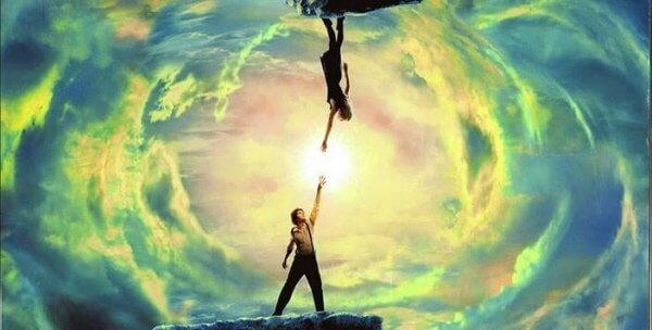 Menschen aus Paralleluniversen greifen nacheinander