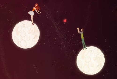 Paar schickt sich zwischen zwei Planeten ein Herz zu