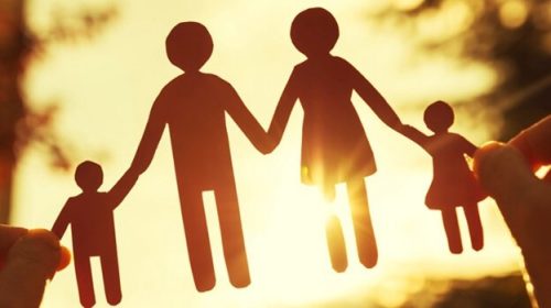 Familie als Scherenschnitt