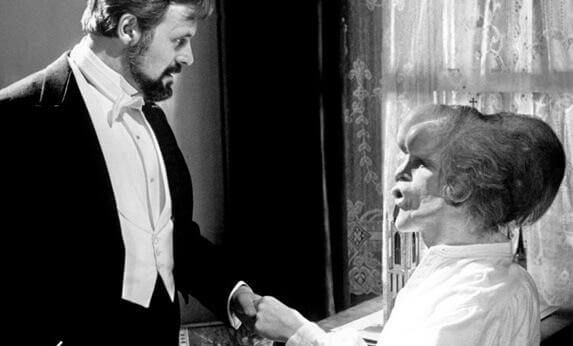 Dr. Treves im Krankenhaus mit Merrick