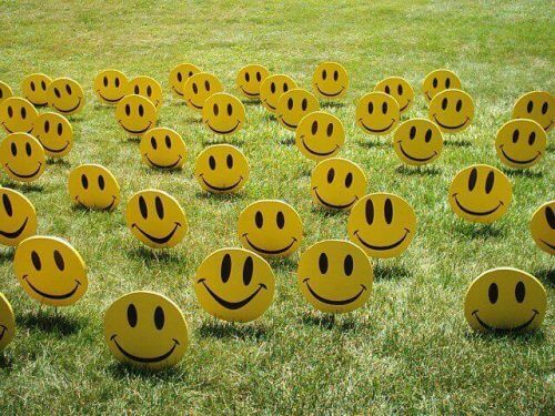 Smileys im Gras