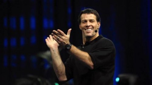 Tony Robbins bei einem Auftritt