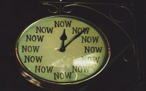 Uhr zeigt nur "Jetzt" anstatt Ziffern.