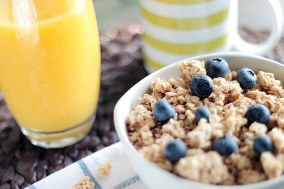 Ein gesundes Frühstück mit Müsli