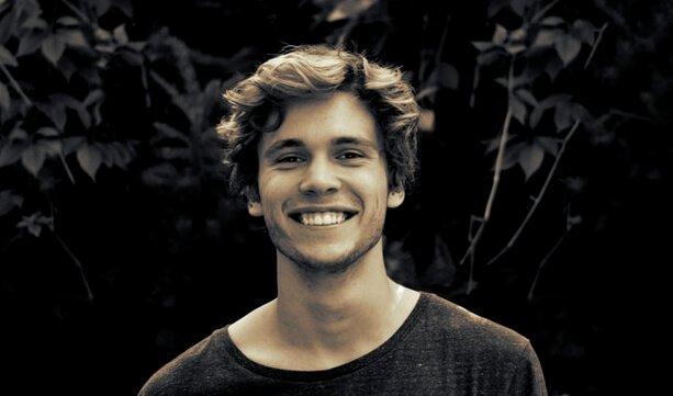 Junger, sympathischer Mann