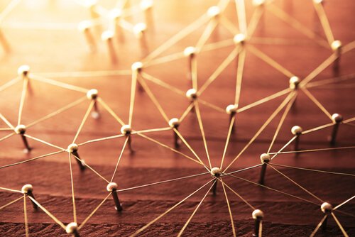 Mit Fäden verbundene Streichhölzer