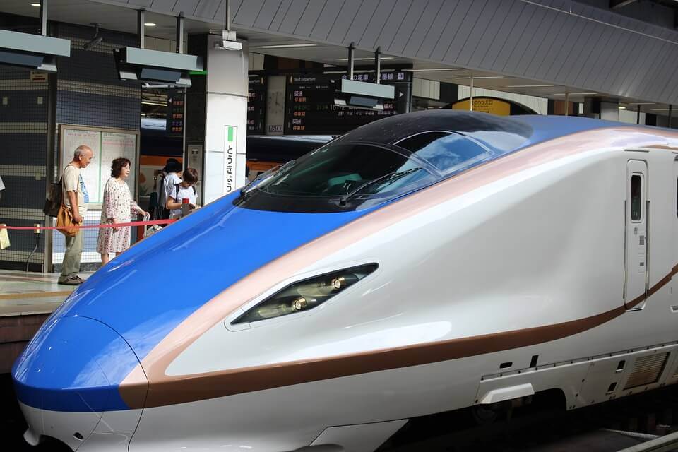 Hochgeschwindigkeitszug in Tokyo
