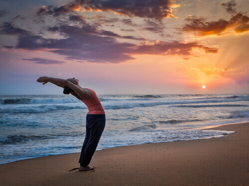 Yoga: Schritt für Schritt zum Sonnengruß
