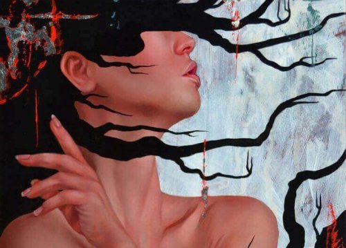 Frau mit verdecktem Gesicht