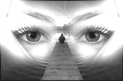 Steg am See vor offenen Augen