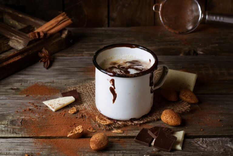 Eine Tasse heiße Schokolade
